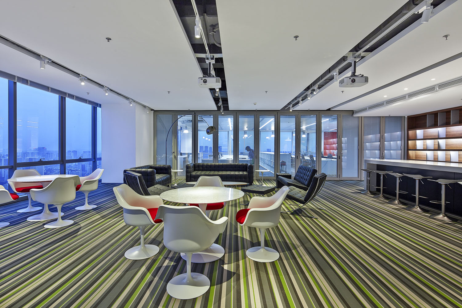 現(xiàn)代科技風辦公室裝修設計效果圖-第14張圖片-上海古都建筑設計集團